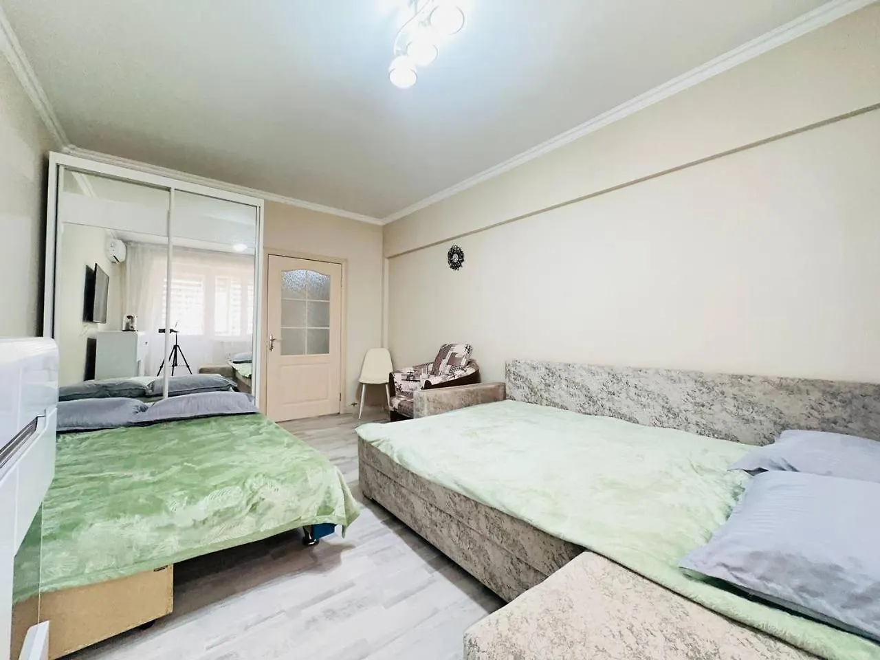 Apartman Уют На Карасай Батыра Рядом С Вознесенским Кафедральным Собором И Метро Almati Kazahsztán